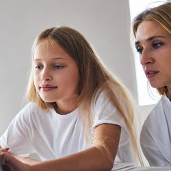 Les règles de l&rsquo;IA pour protéger les enfants risquent de répéter les erreurs des médias sociaux
