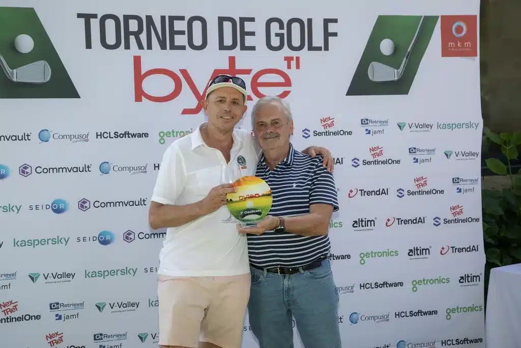 Manuel López, collaborateur de Byte TI, a remporté le prix au deuxième classement avec Carlos García, Business Partner Manager de HP