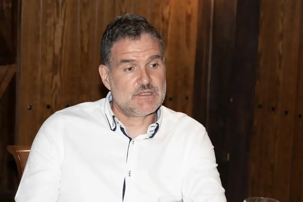 La nouvelle ère de la cybersécurité impulsée par IA 8 Sergio Bravo, directeur des ventes d'entreprise SentinelOn