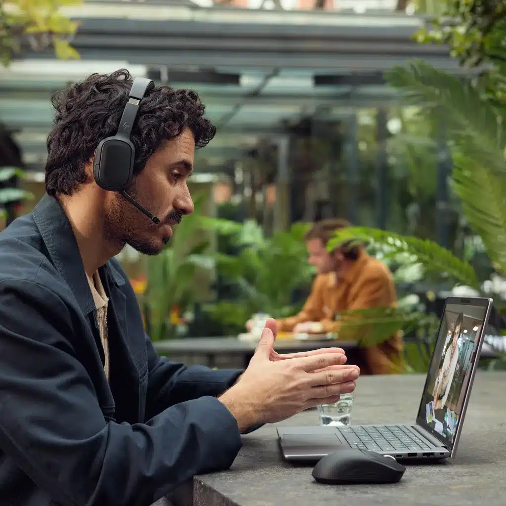 Le travail hybride prend une impulsion avec les écouteurs HP Poly 4 Le travail hybride prend une impulsion avec les écouteurs HP Poly 2