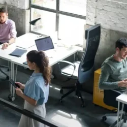 Le travail hybride flexible dans les entreprises promues par l&rsquo;IA