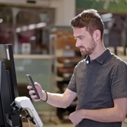 Scandit réduit les pertes en autopago mediante IA