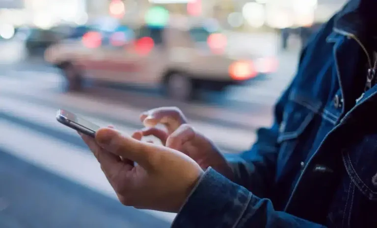 4 opérateurs peuvent fournir des services mobiles par satellite