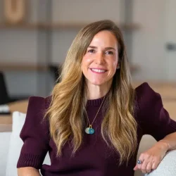 Évoluer la fiche de Leticia Álvarez comme CRO de l&rsquo;entreprise
